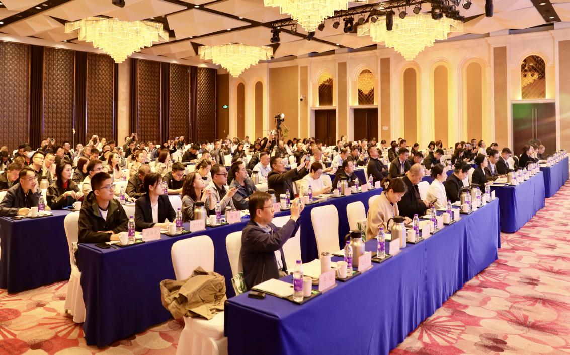 “设计引领高品质住房建设专题研讨会”在乌鲁木齐举行